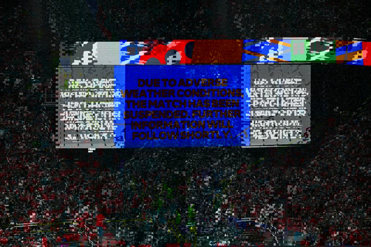 2048843