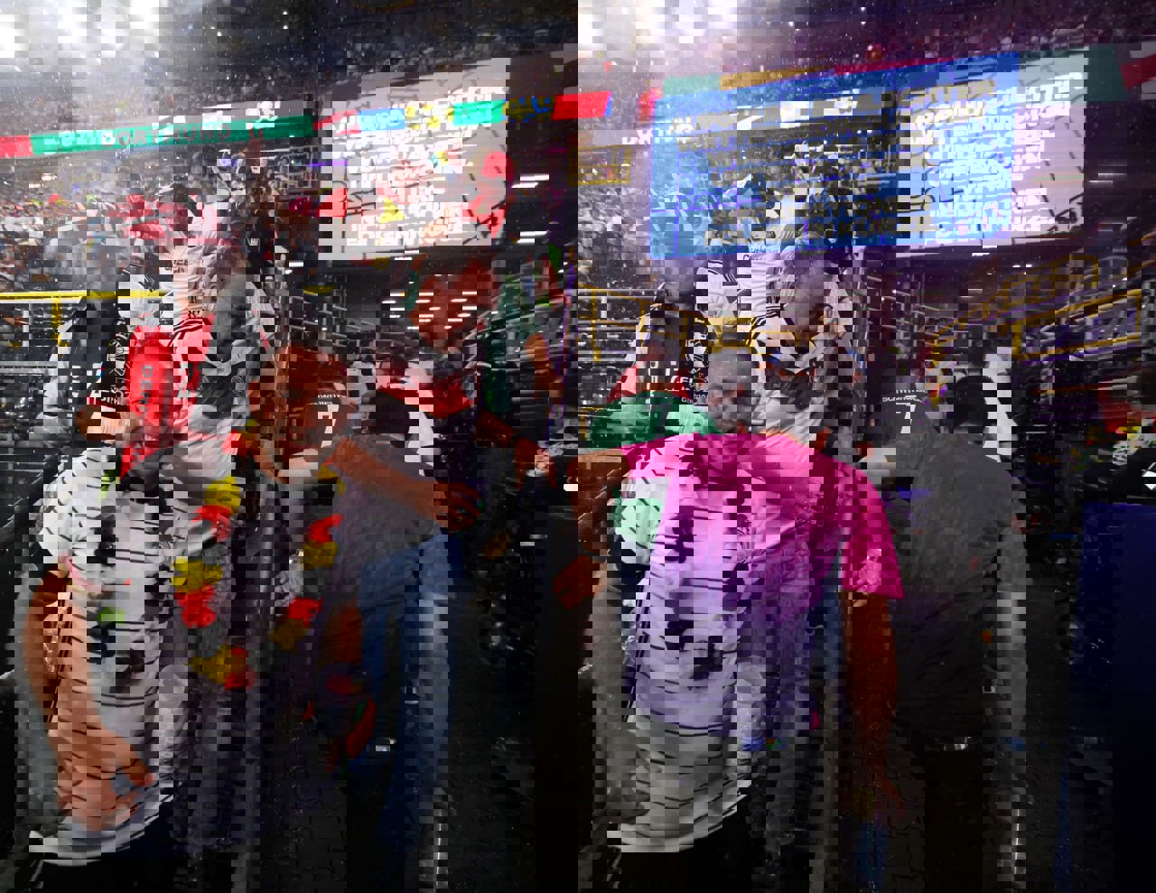 2048850