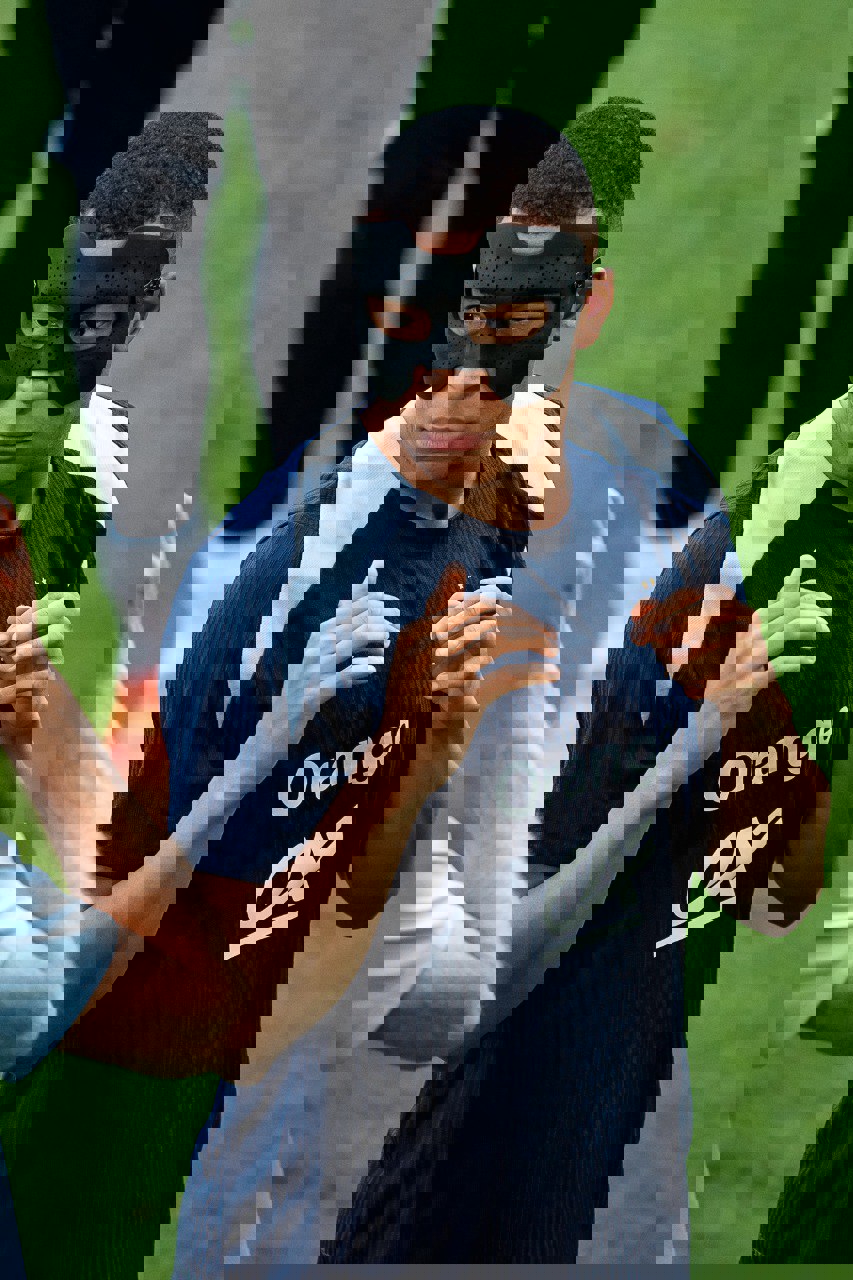 2048615