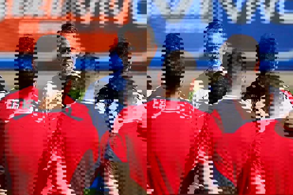 2048718