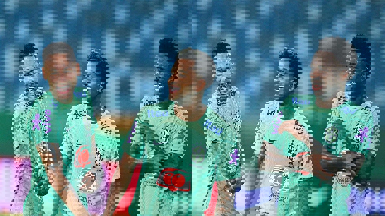 2048761