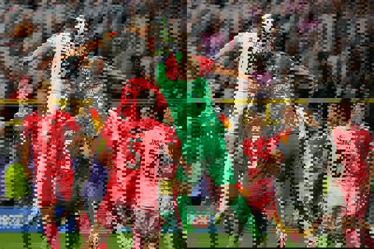 2048878