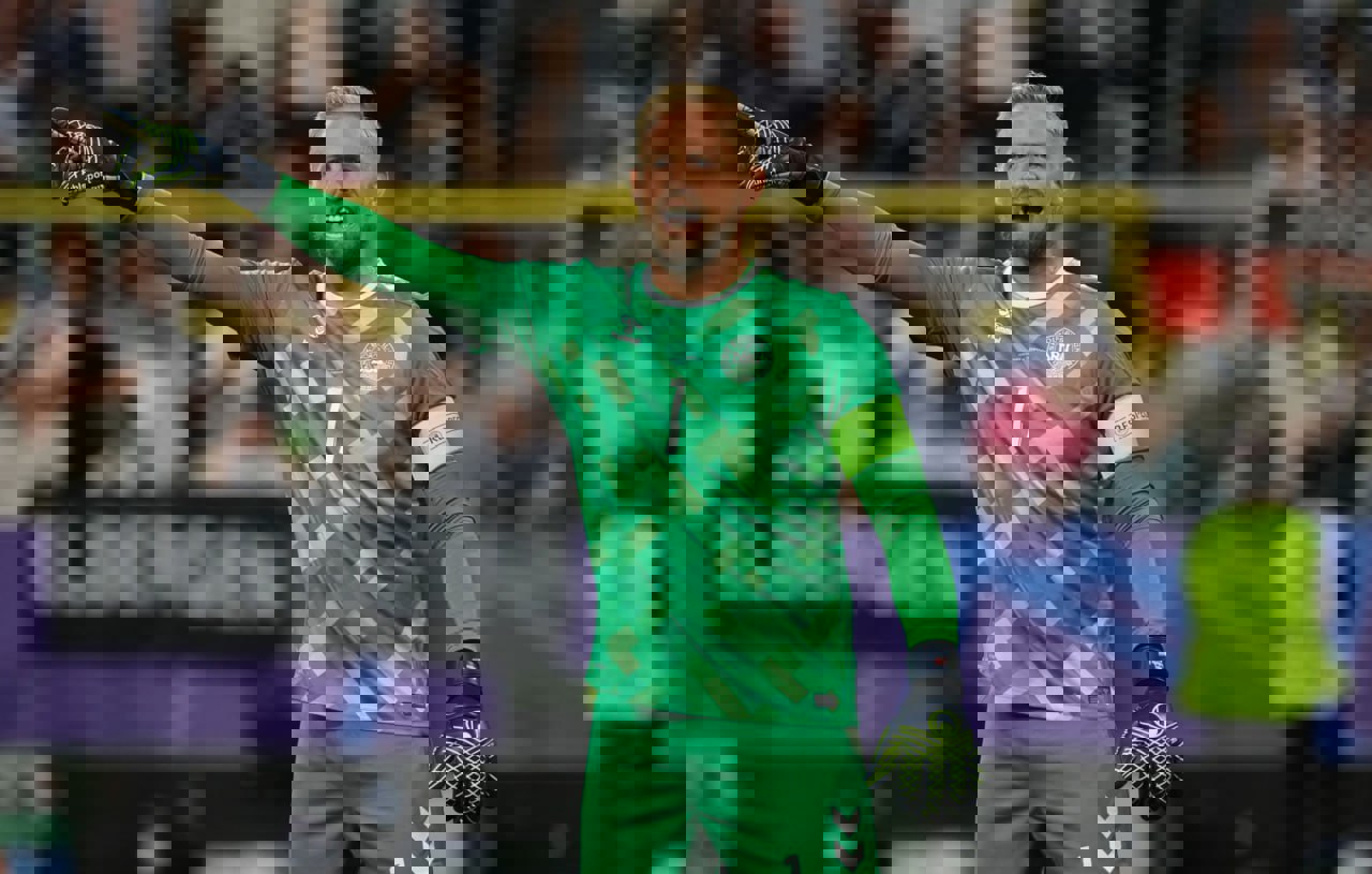 2048869
