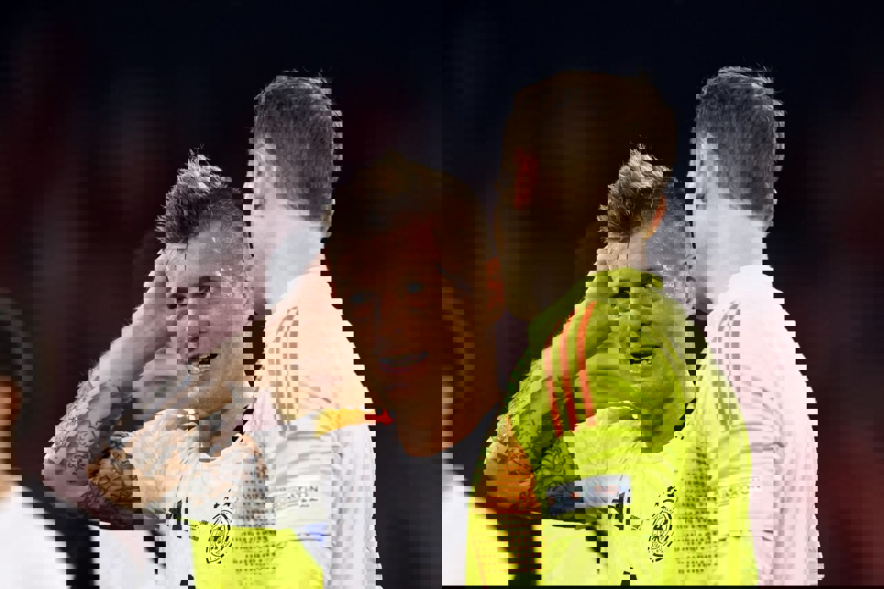 2048936