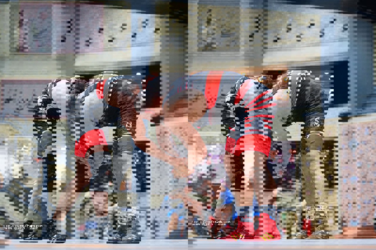2048973