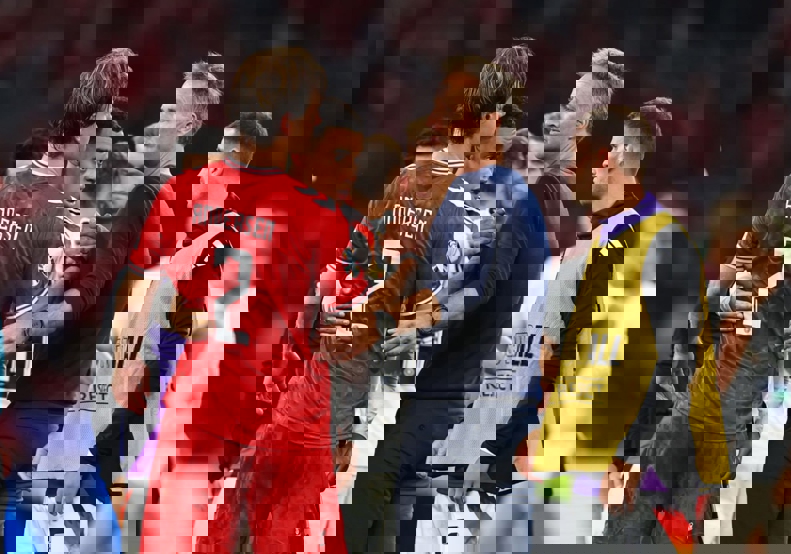 2048983