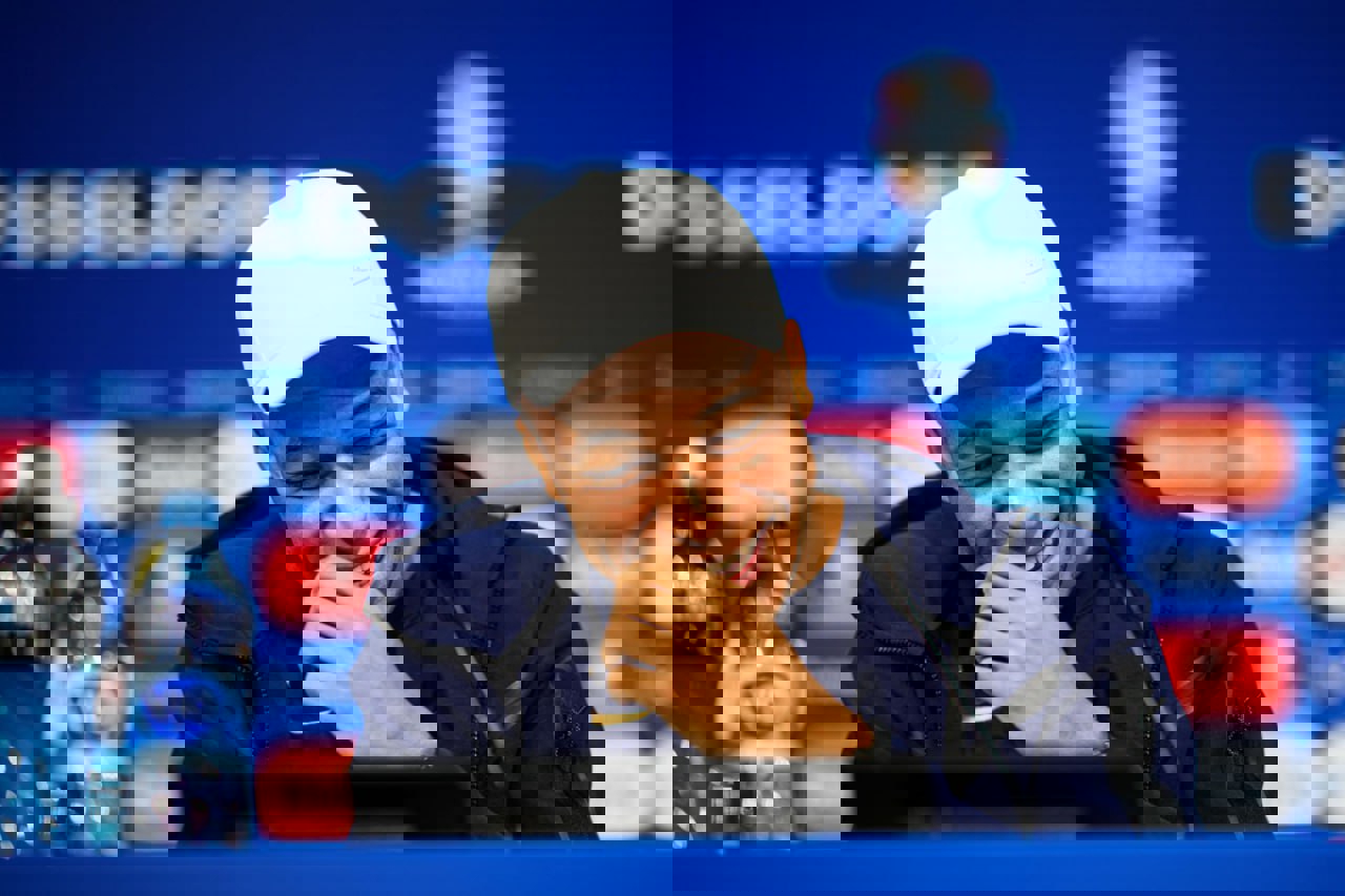 2049184