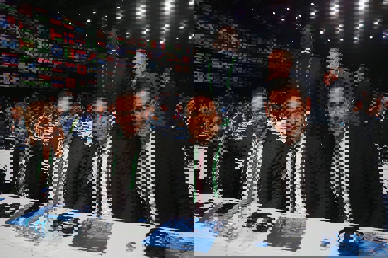2049327