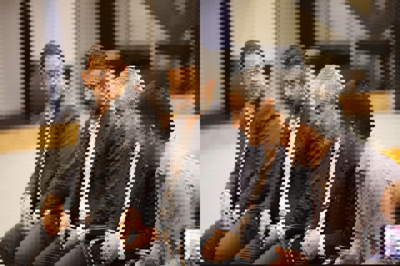 2049333