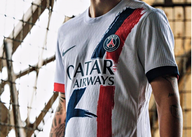 پیراهن دوم PSG با طرح برج ایفل (عکس).