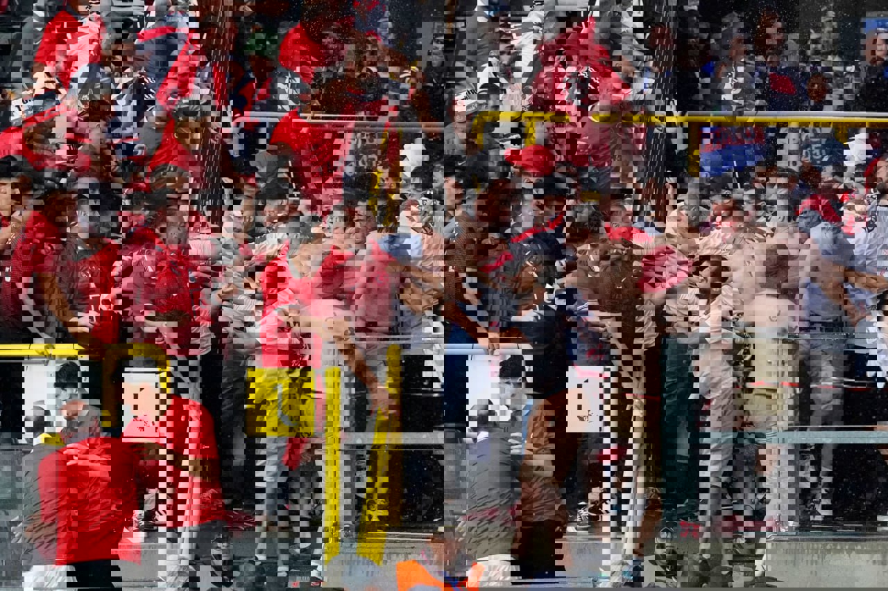 2049829