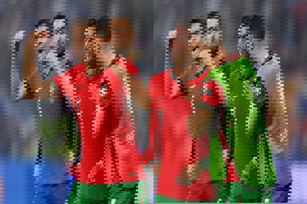 2049952