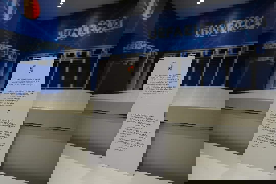 2050298