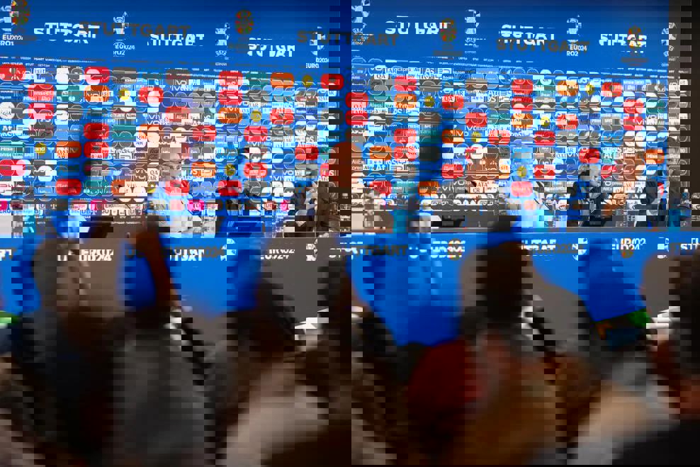 2050532