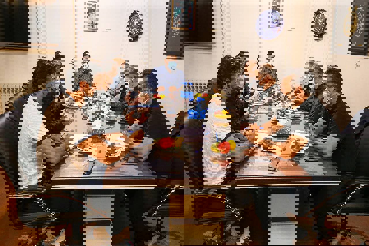 2050633