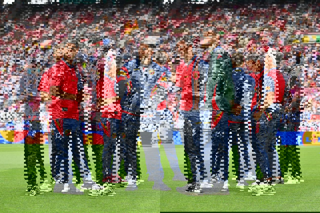 2050744