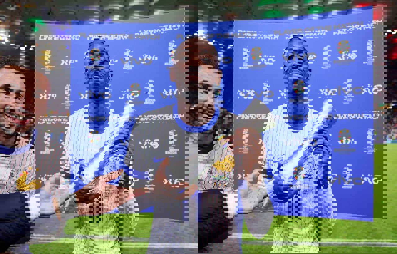 2051256