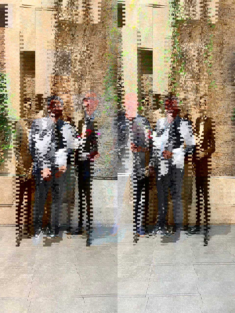 2050898