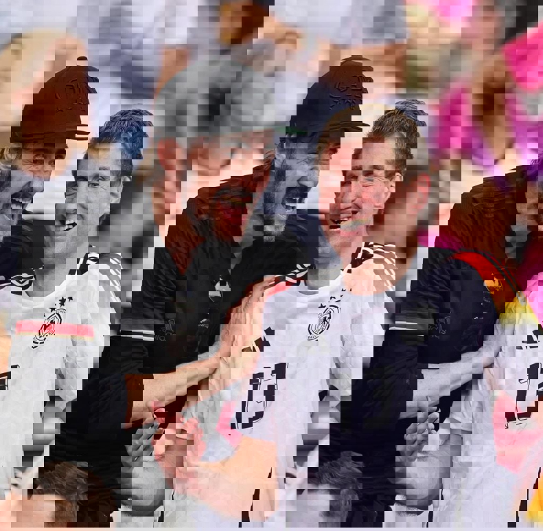 2051087