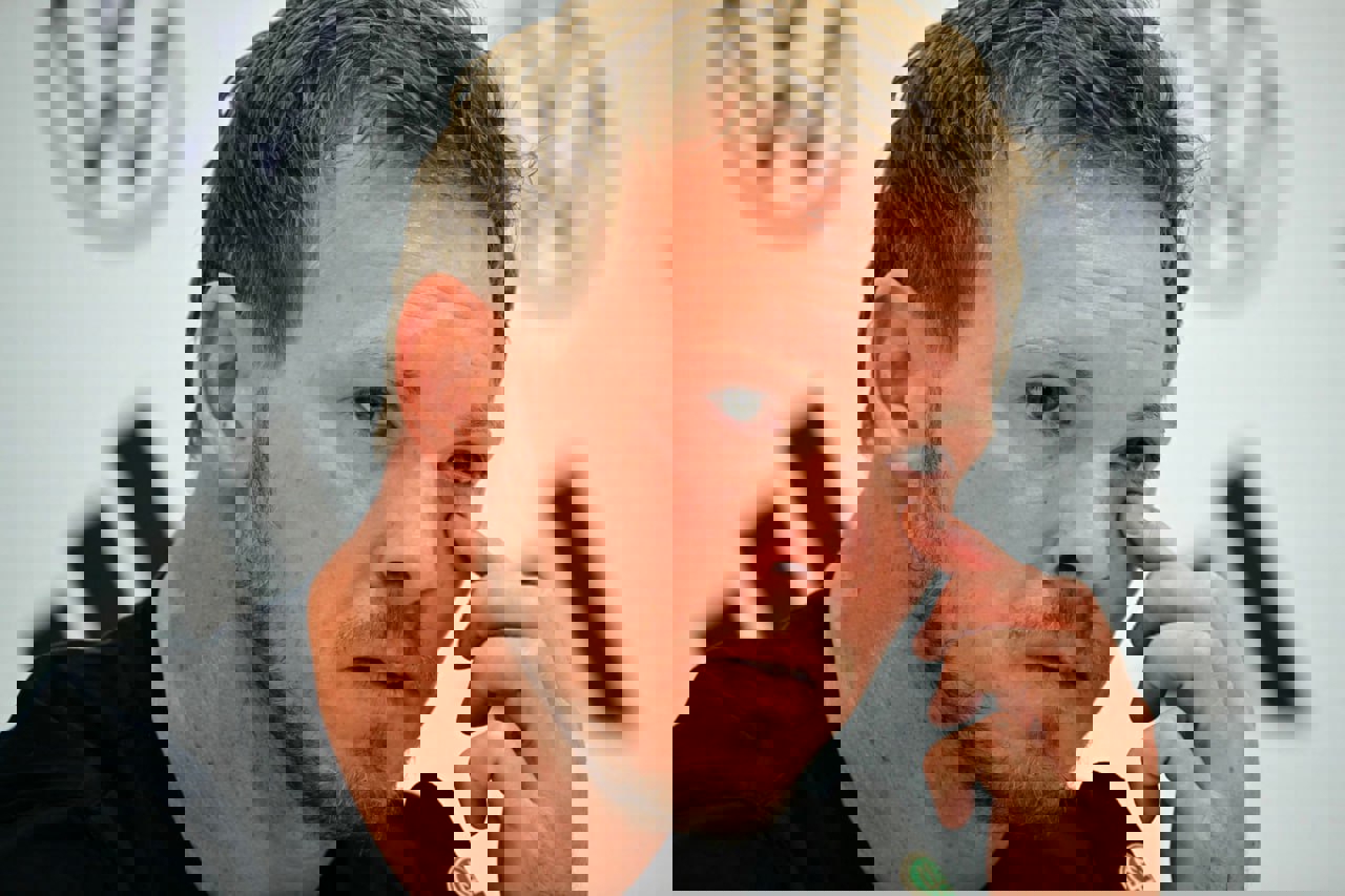 2051098
