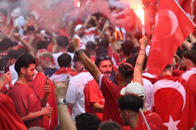 پلیس راهپیمایی هواداران ترکیه را متوقف کرد!