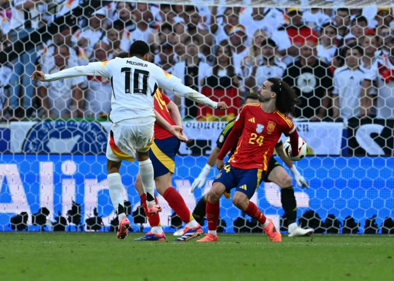 ادامه حواشی پنالتی اعلام نشده / فراخوان 300 هزار نفری برای تکرار بازی آلمان اسپانیا