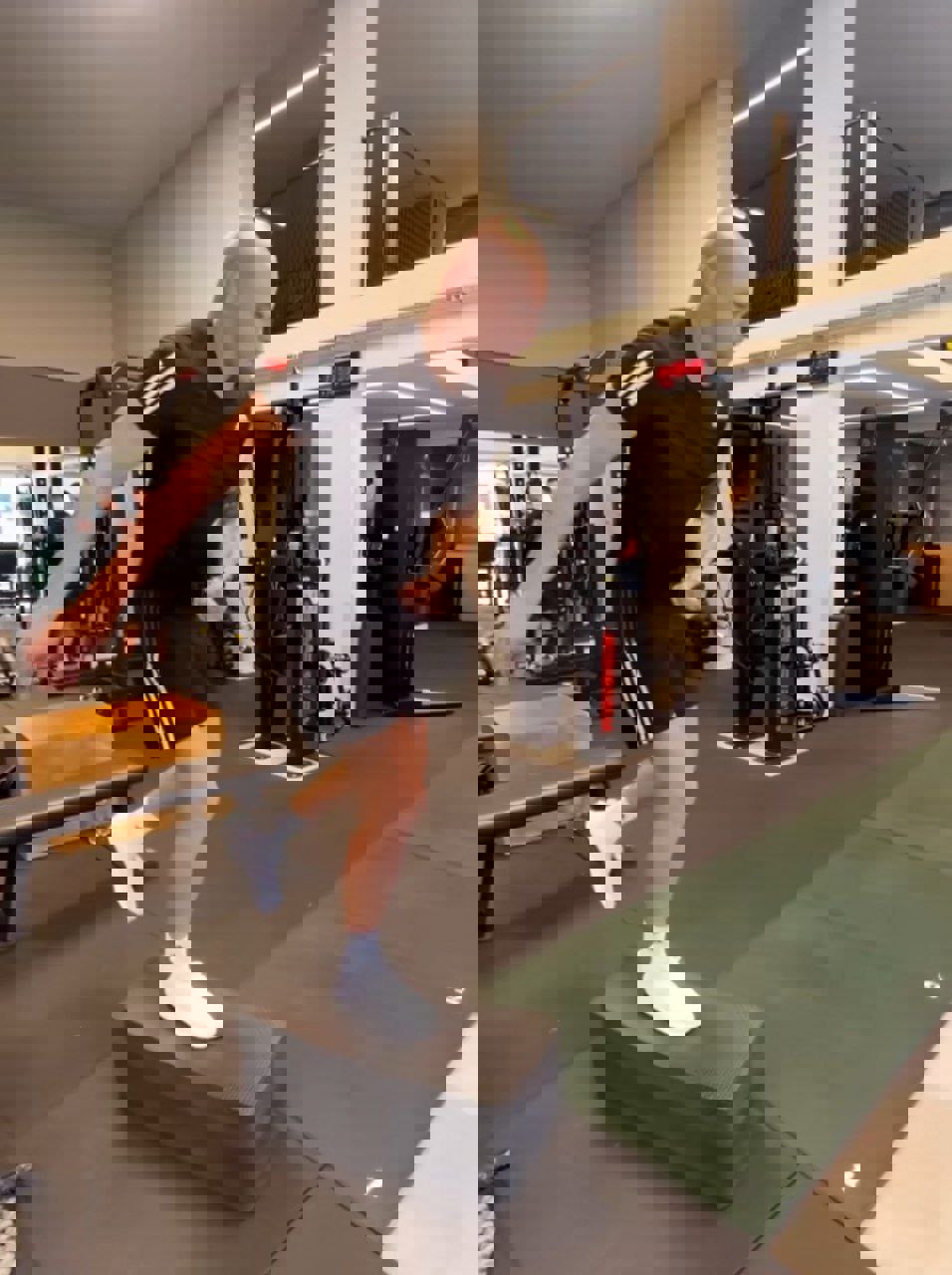 2051186