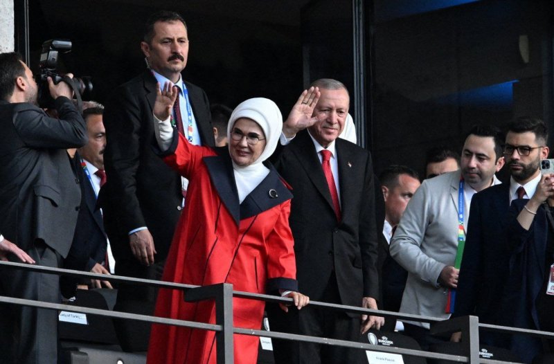 اردوغان، تماشاگر ویژه بازی ترکیه - هلند (عکس)