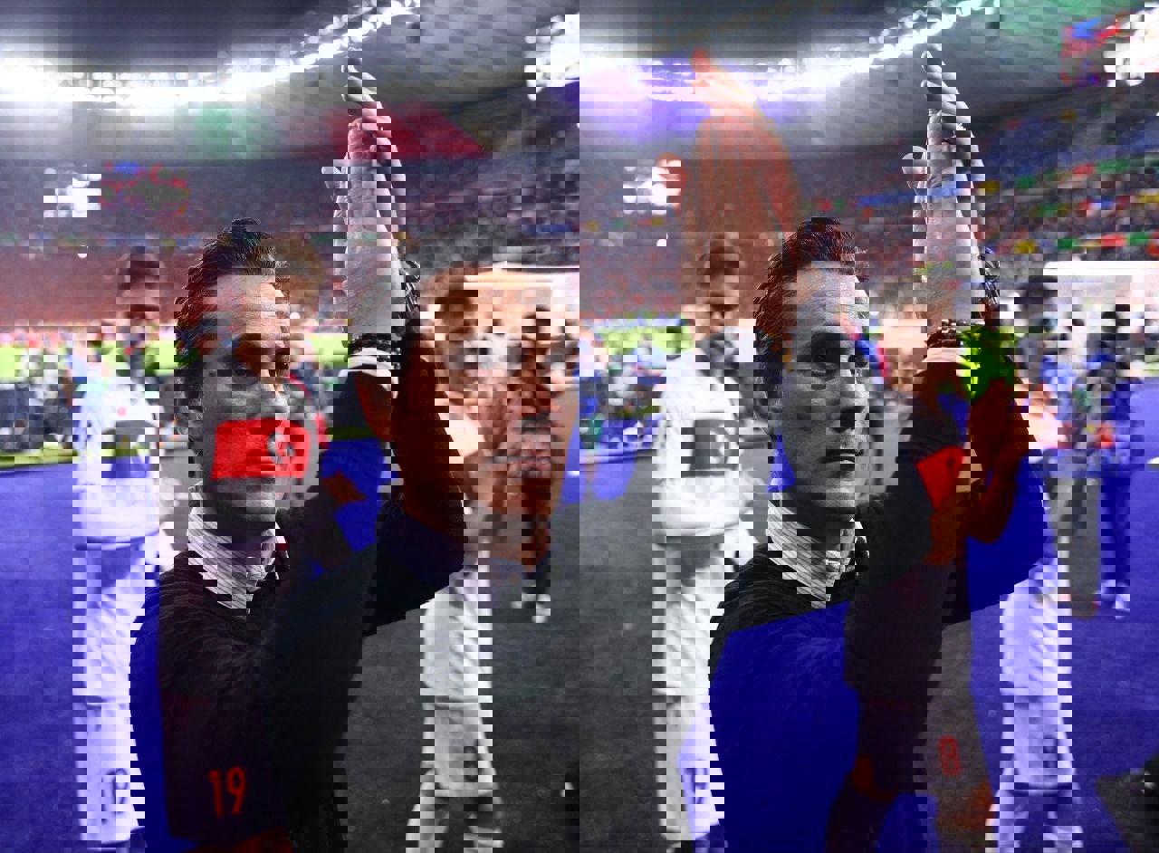 2051318