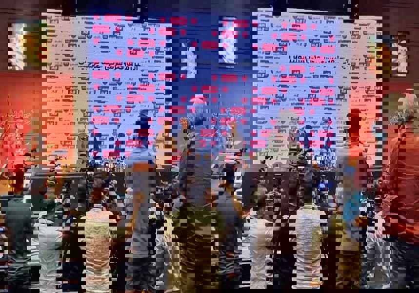 2051362