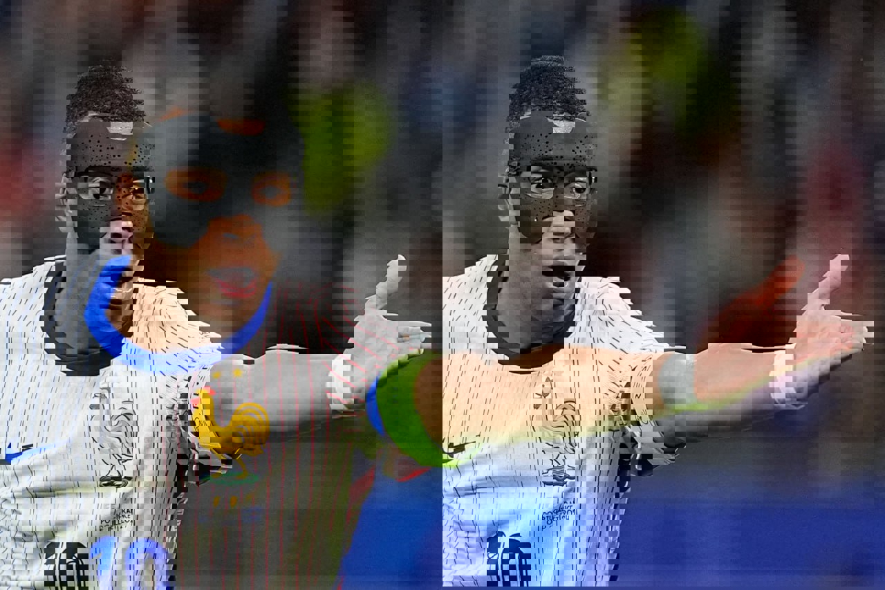 2051623