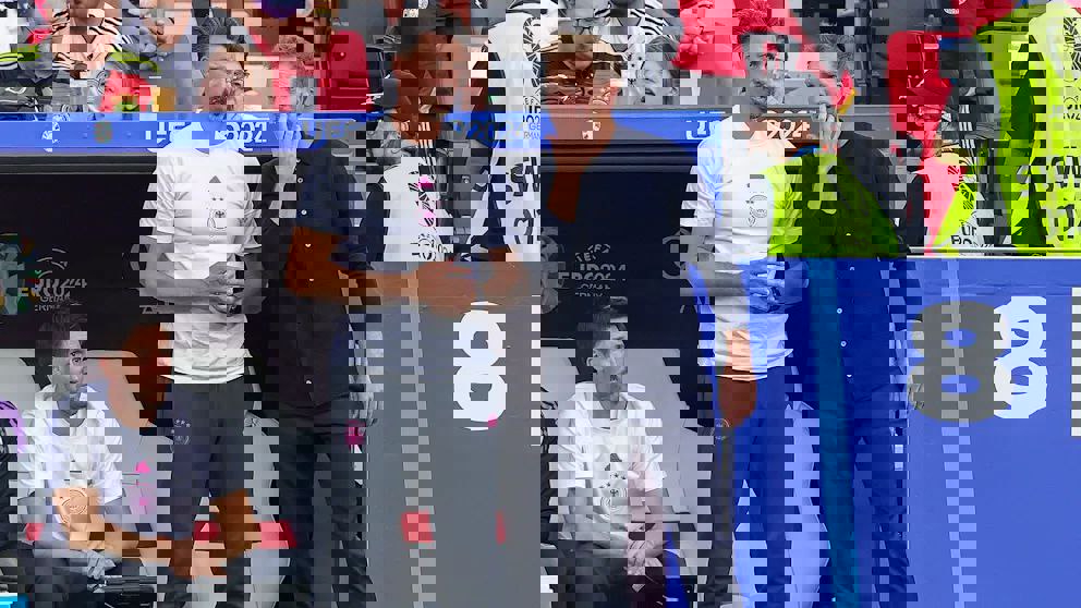 2051605