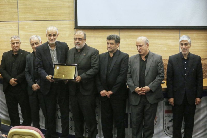 تقدیر از حرفهایترین باشگاه ایران (عکس)