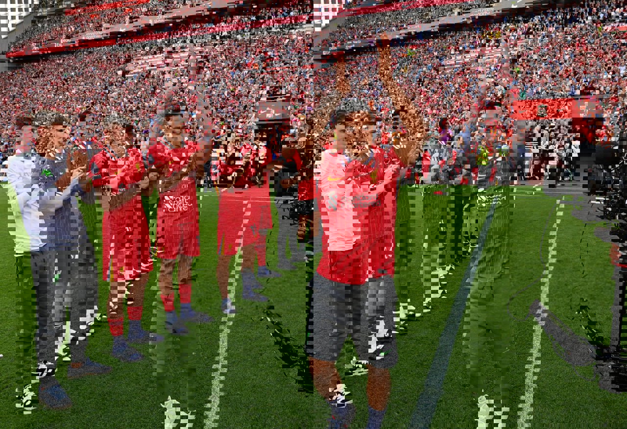 2051872