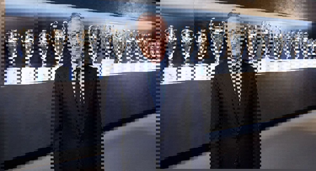2051882