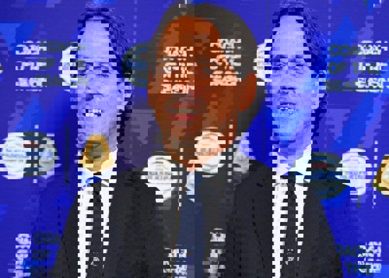 2051933