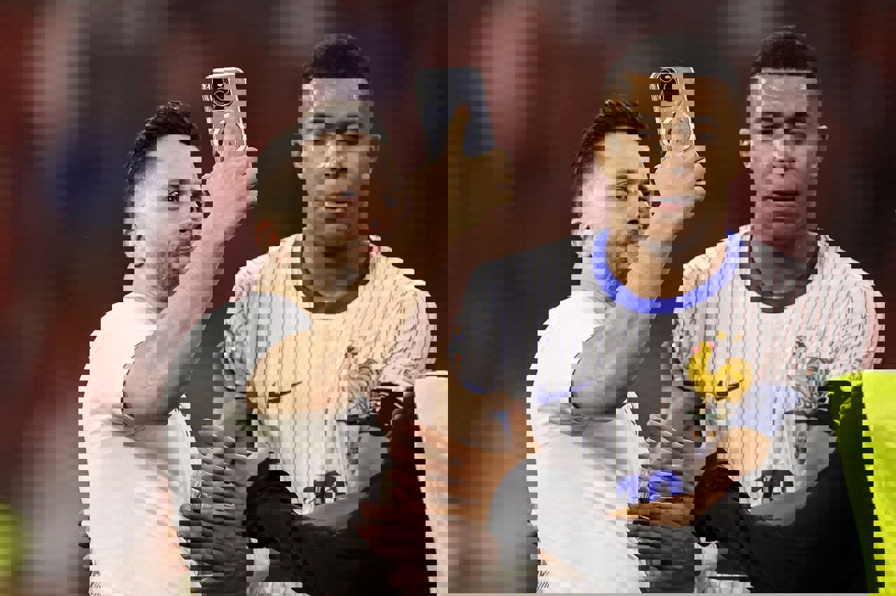 2052366