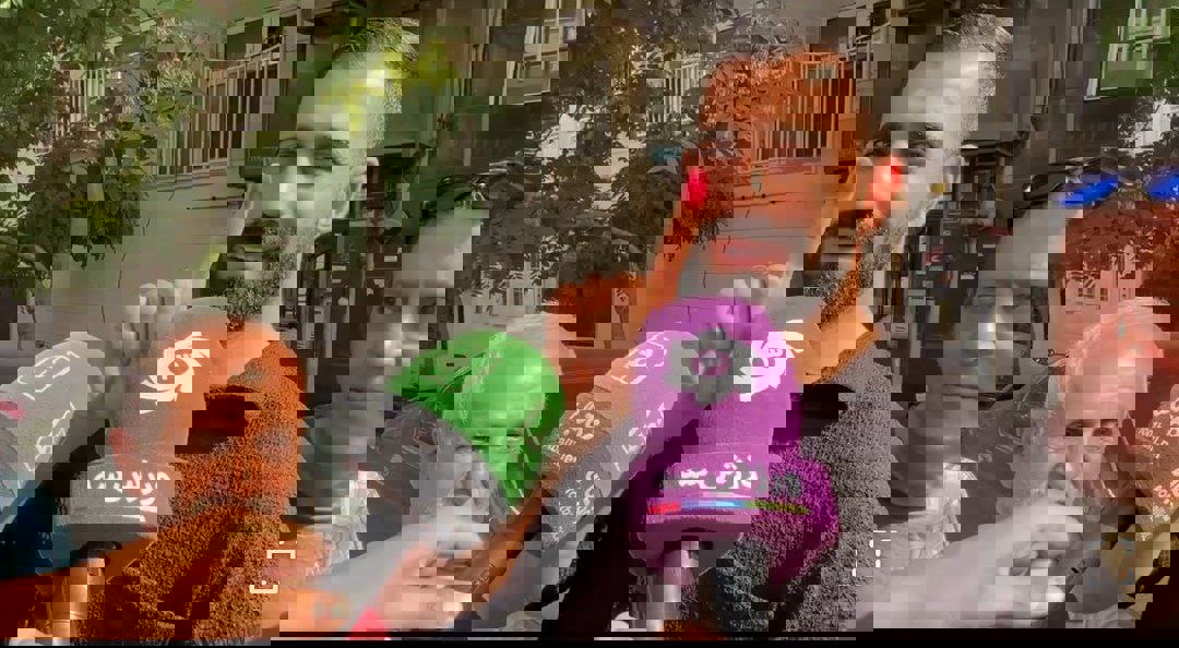 2052498