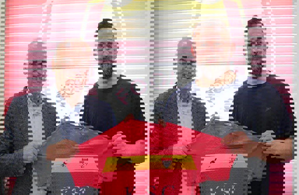 2052493