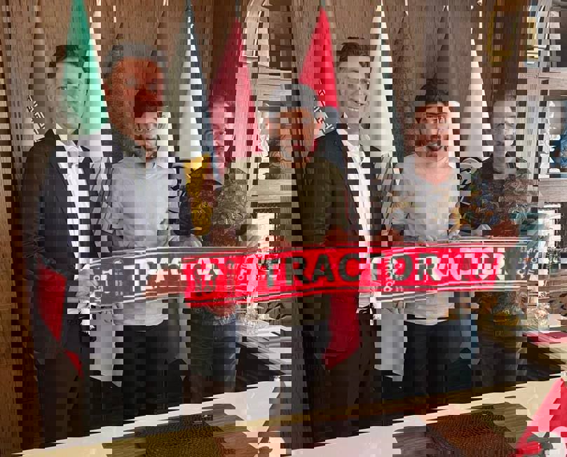 2052543