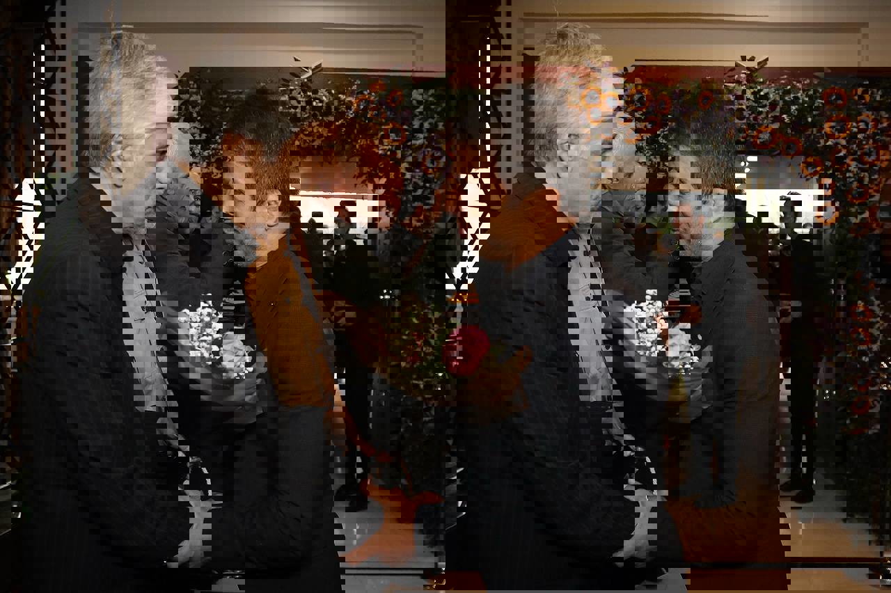 2052885