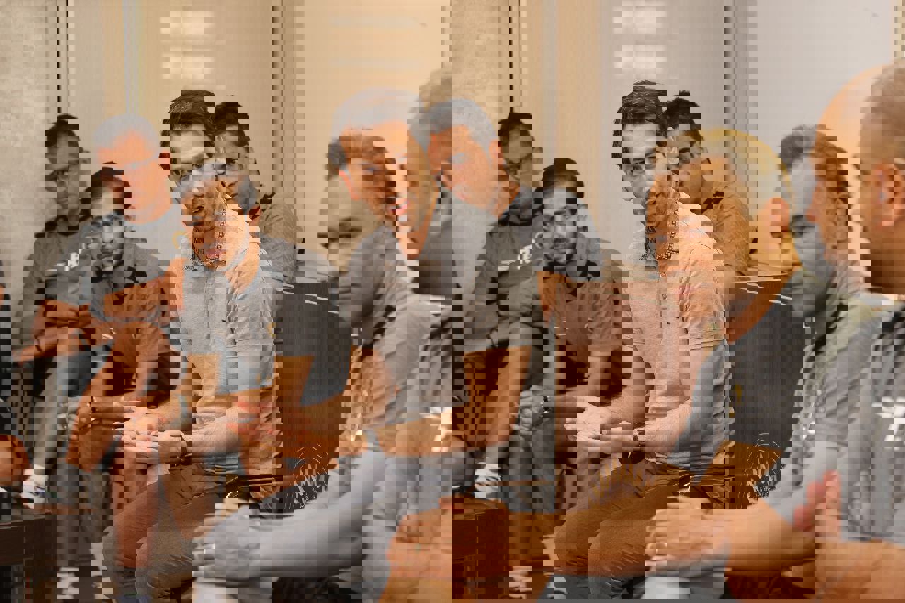 2053296