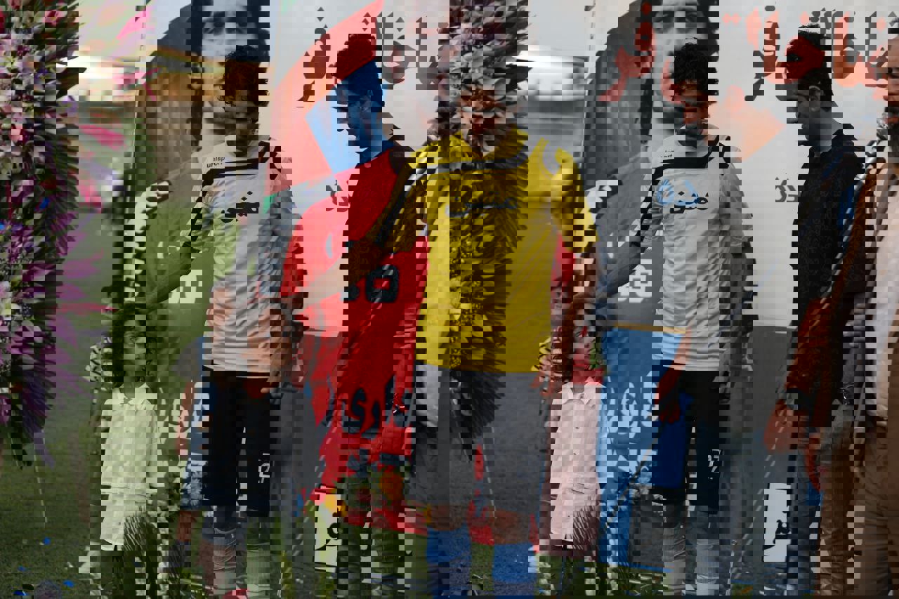 2053137
