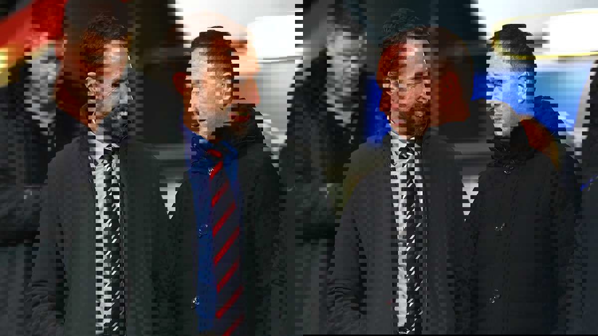 2053256