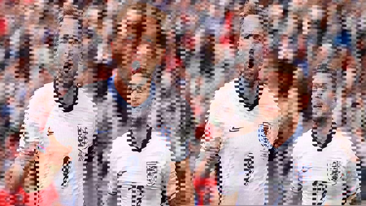 2053282