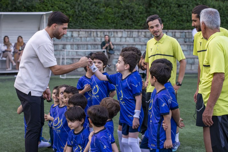 سعادت آباد دوباره تحت‌تاثیر حضور یک ستاره‌؛ / آینده‌های فوتبال در صف ملاقات با جهانبخش (عکس)