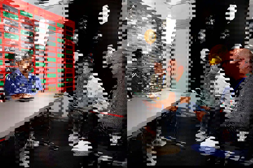 2053370