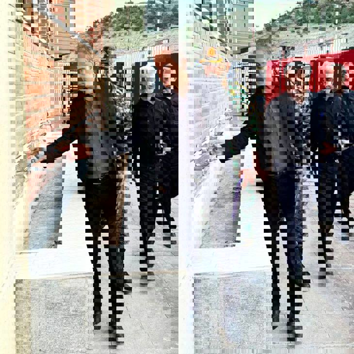 2053695
