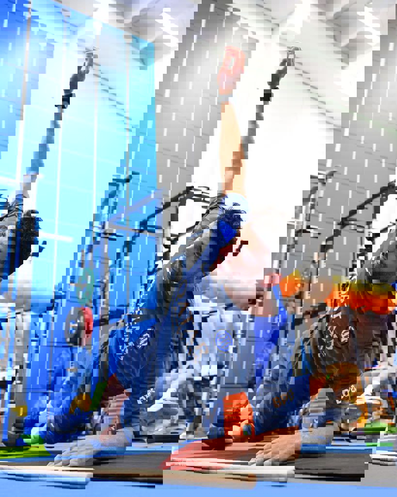 2053762