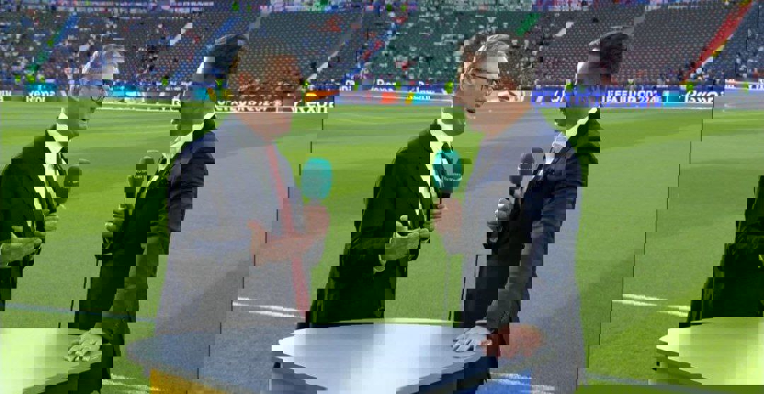 2053976